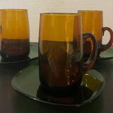 3 tasses ambrée et sous tasse vert