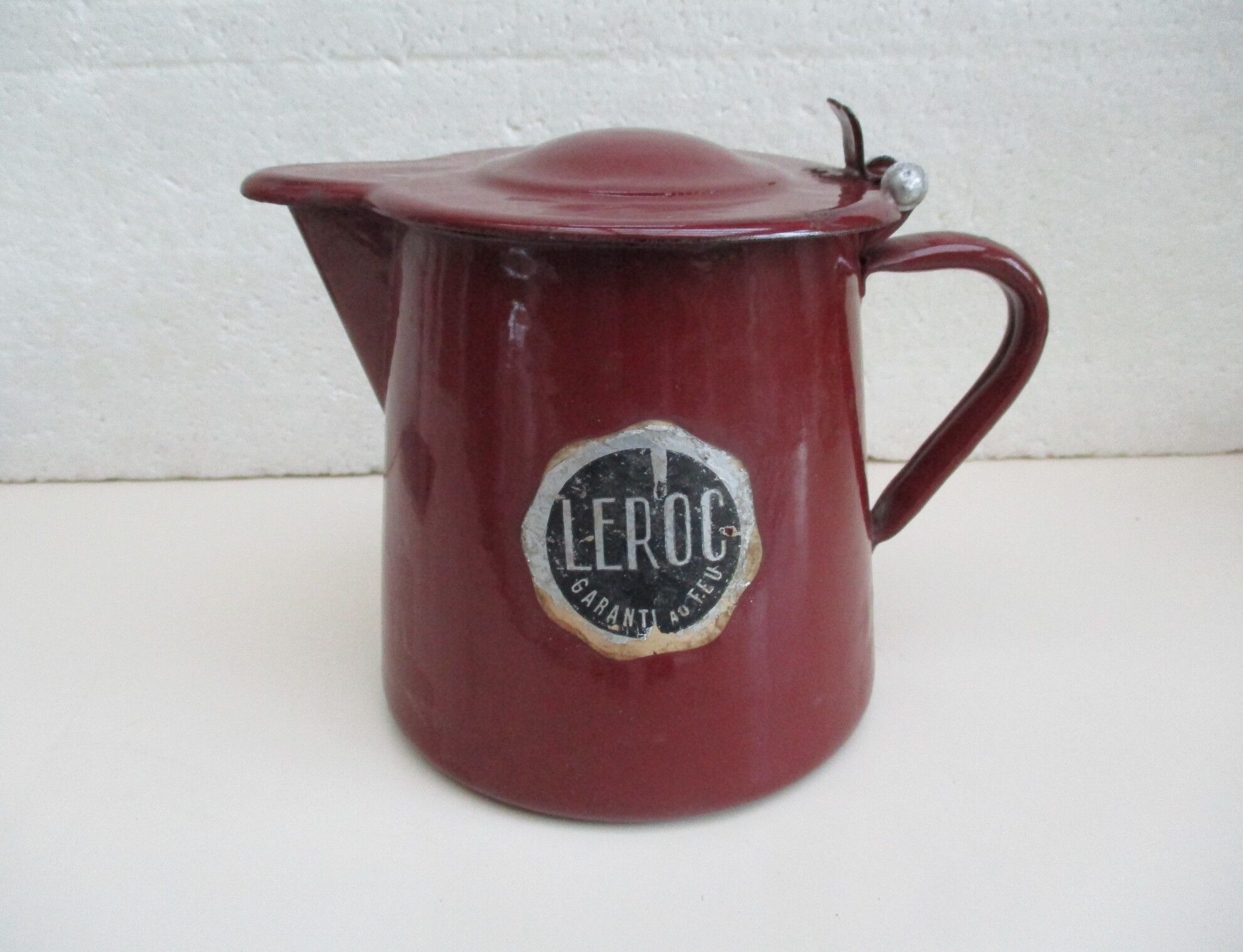 Old enamelled sheet metal pourer from Leroc