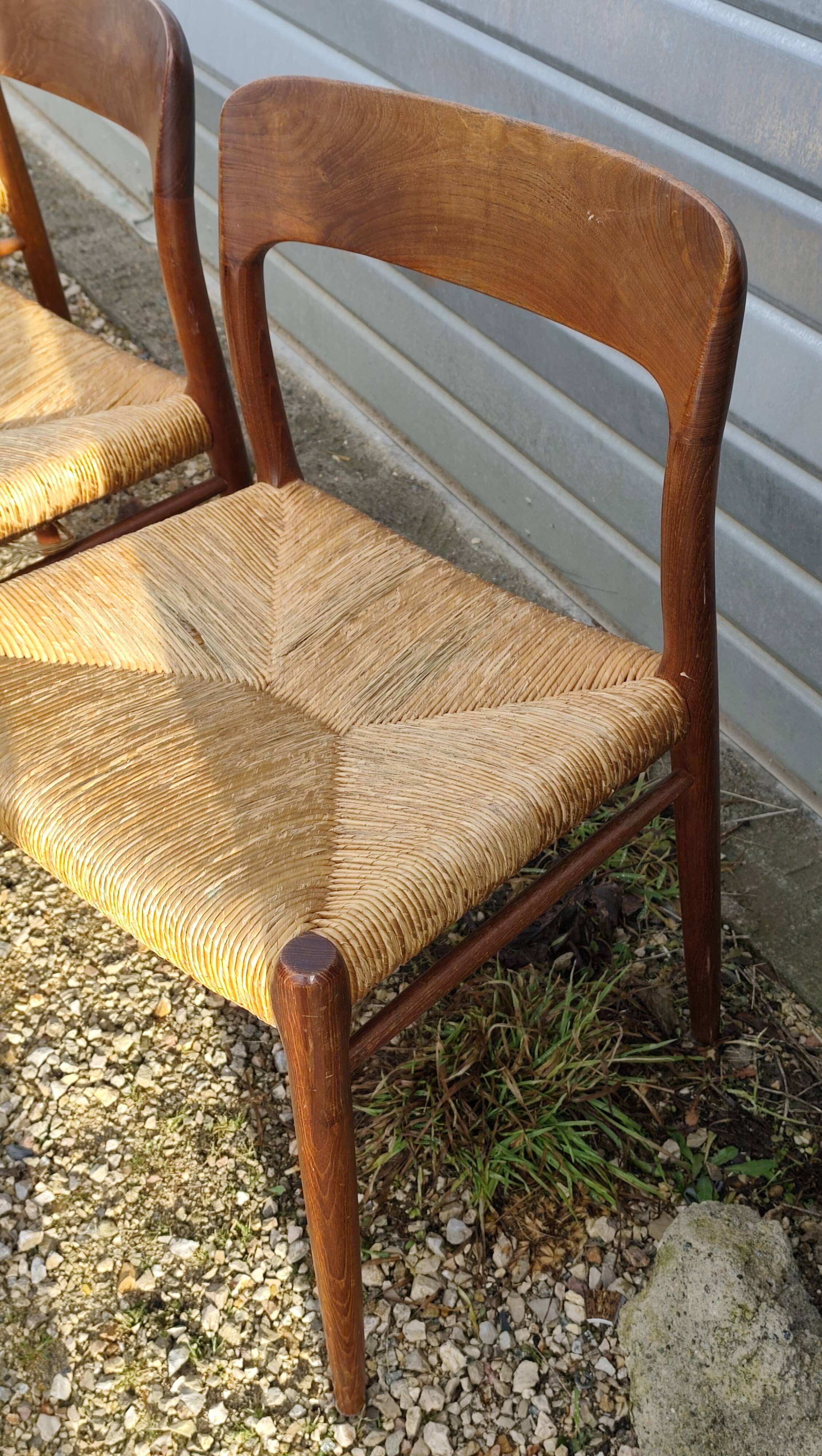 Set of 4 chairs 75 Neils O Moller straw