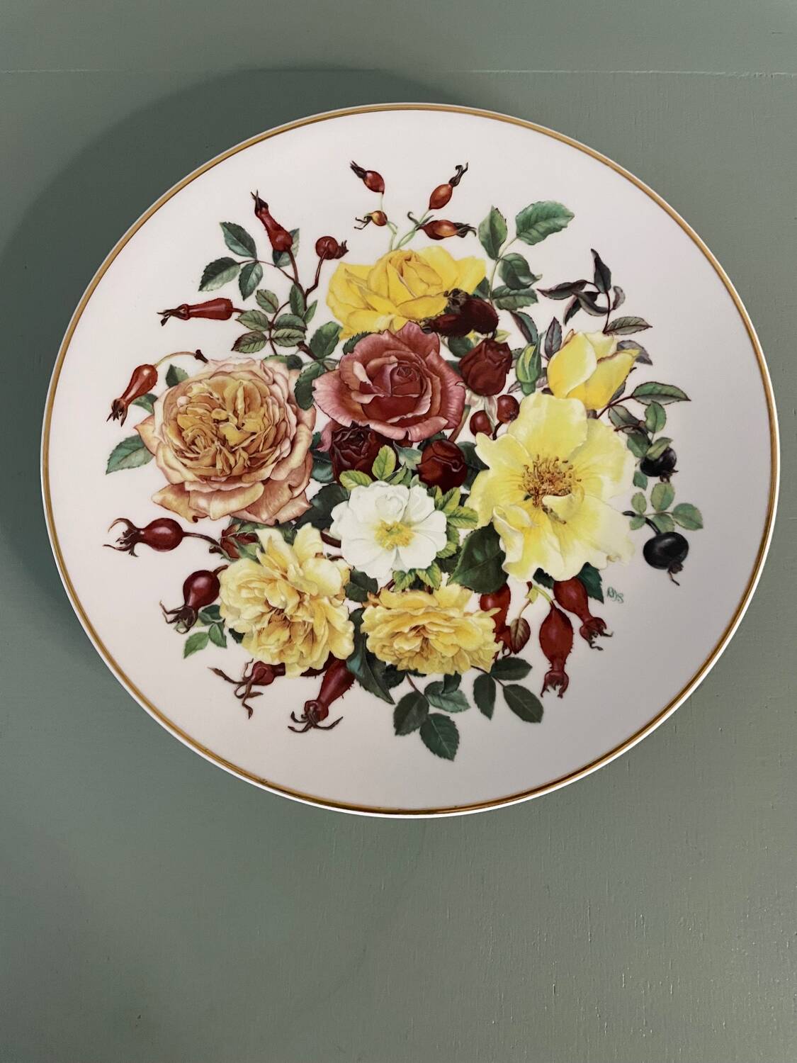 Franklin Mint Golden Aura decorative plate, porcelain