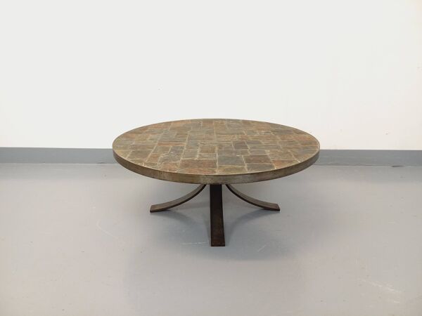 Table basse ronde vintage brutaliste en métal et ardoise des années 70
