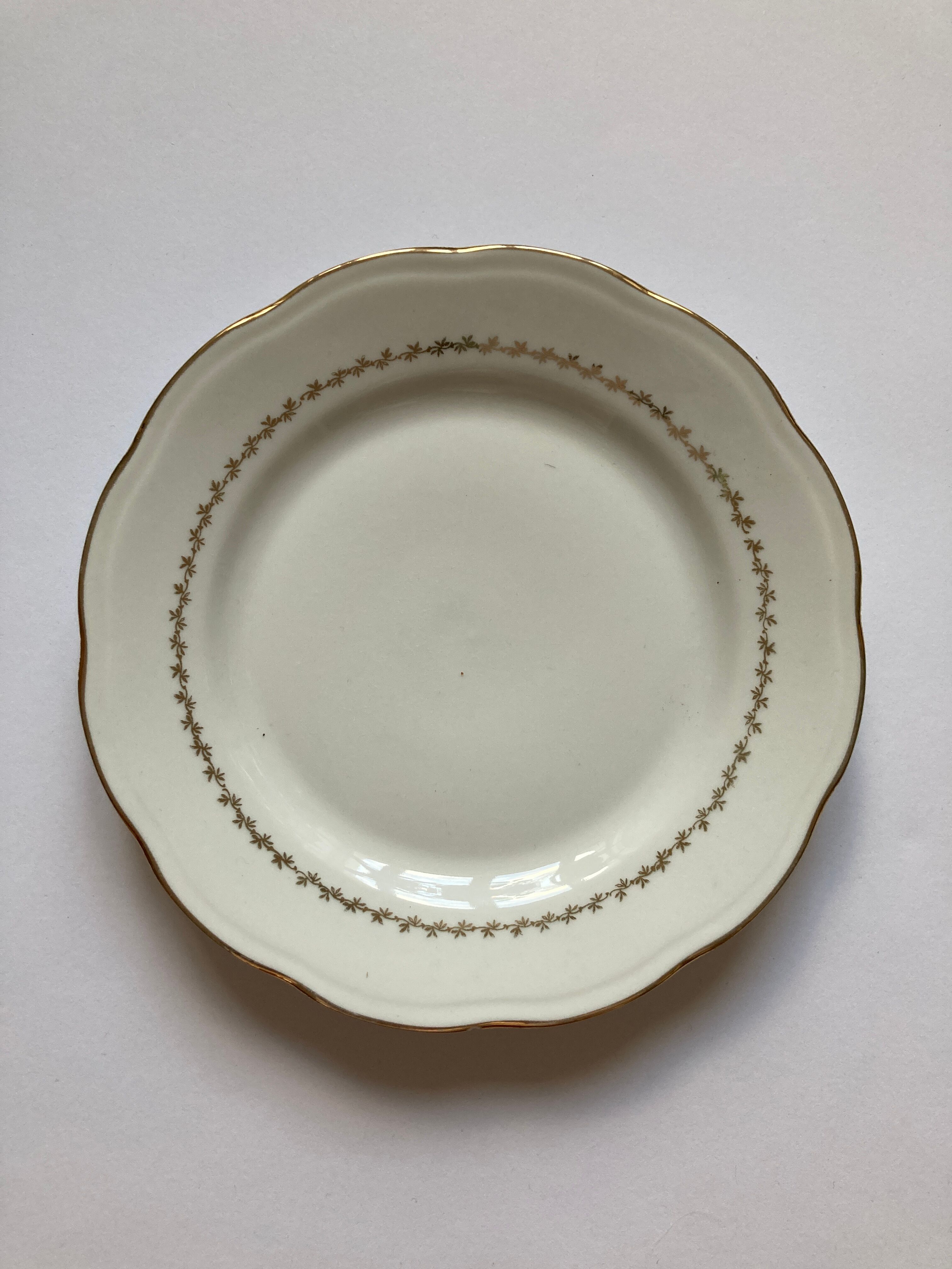 Lot 6 plates - white/golden porcelain