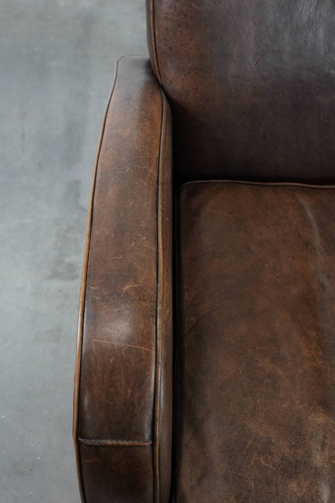 Elegant set of two sheepskin leather armchairs with beautiful round shapes