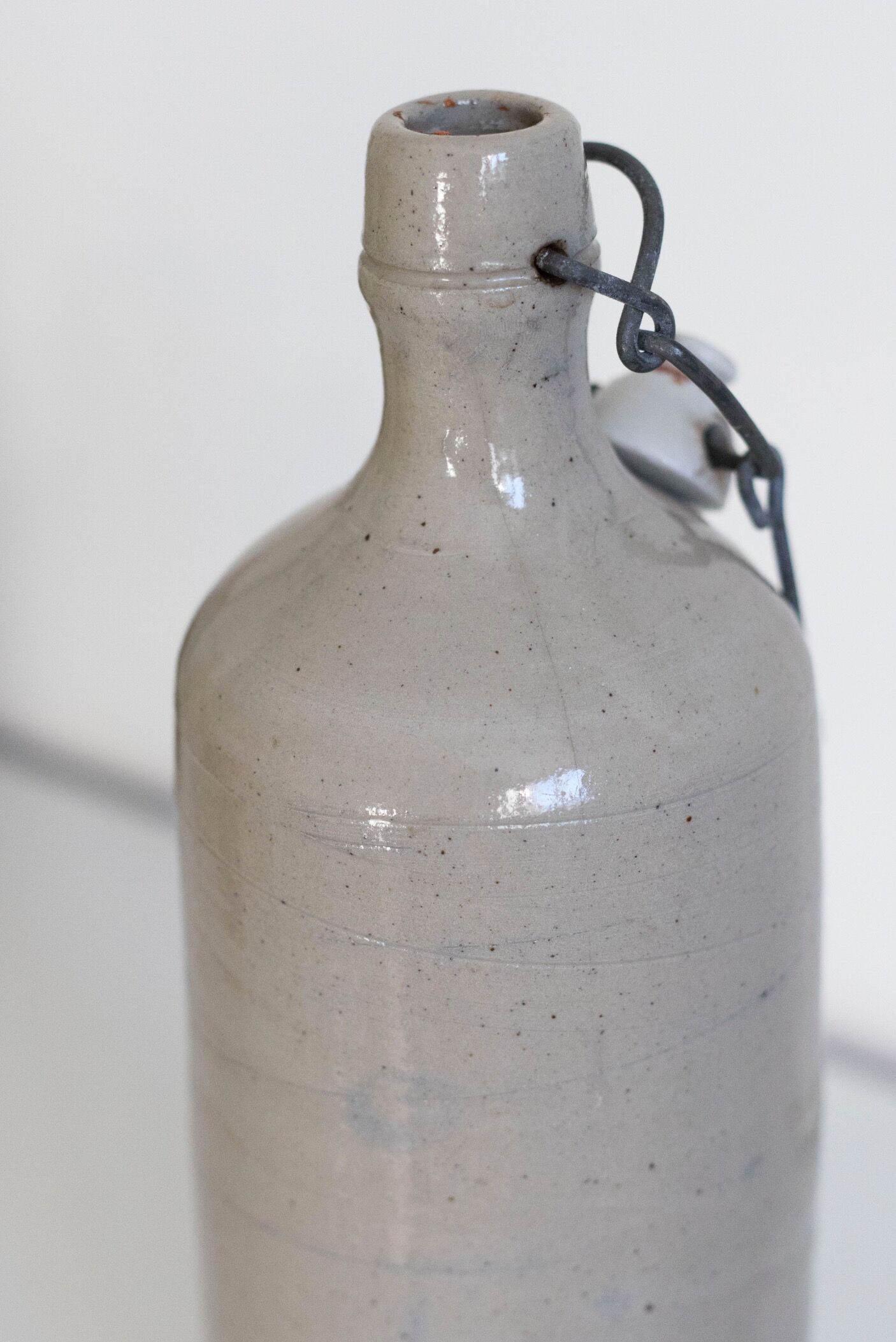 Bottle of enamelled stoneware hot water bottle