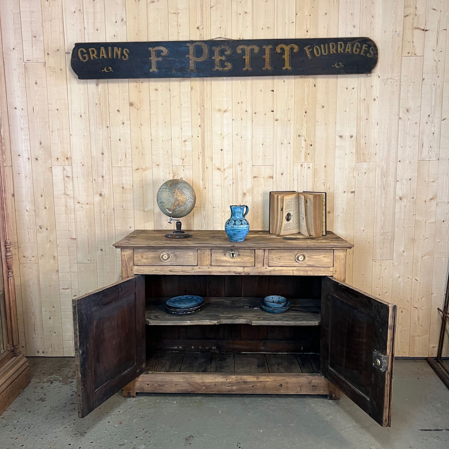 Sideboard in raw chestnut
