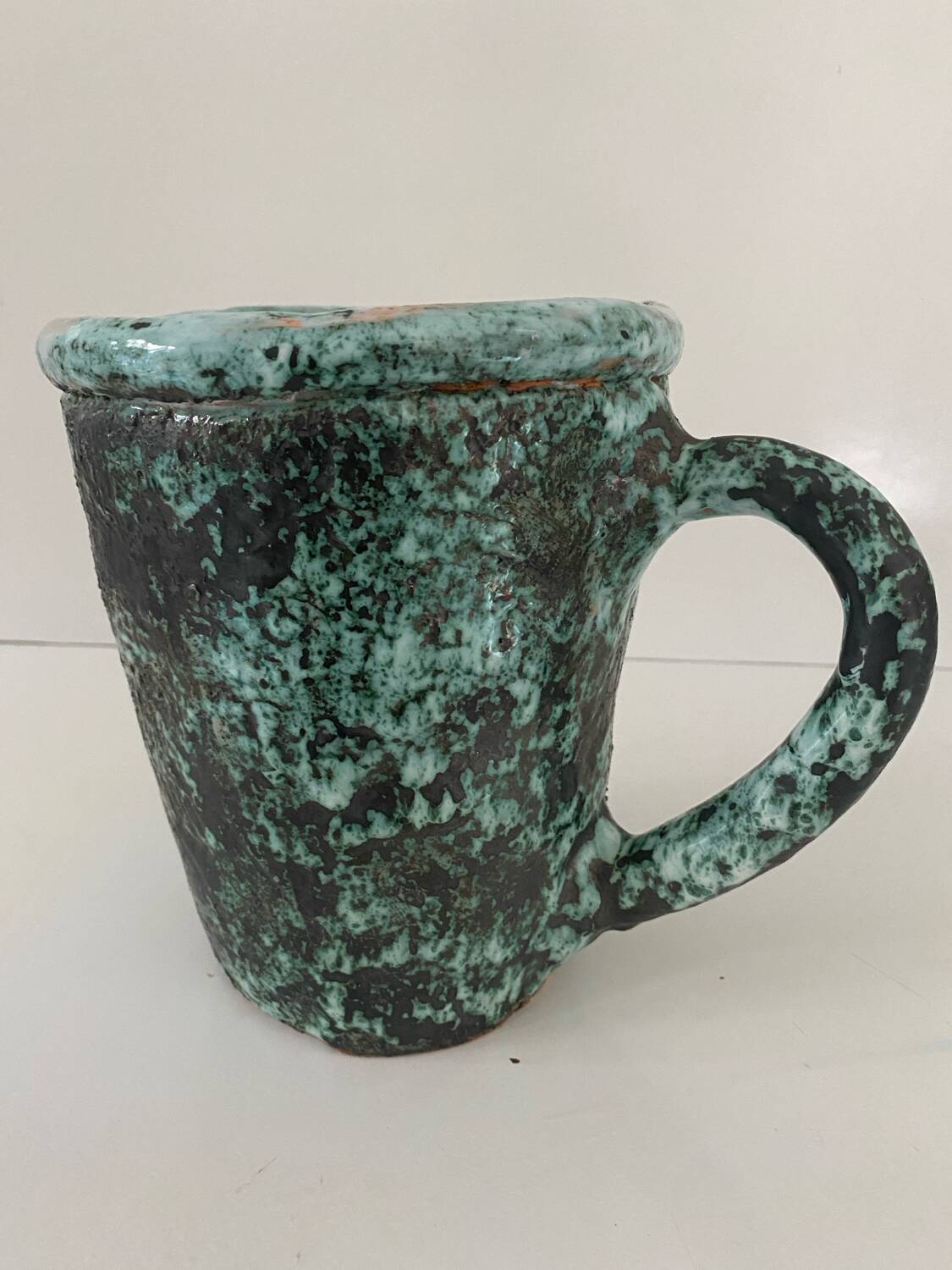 Large vintage turquoise ceramic pot from the 60s. Perfect condition. Dimensions: 20 cm high x 17 l.