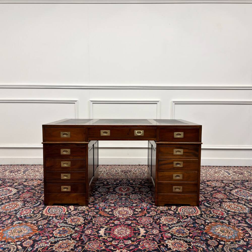 Bureau anglais classique avec cuir noir