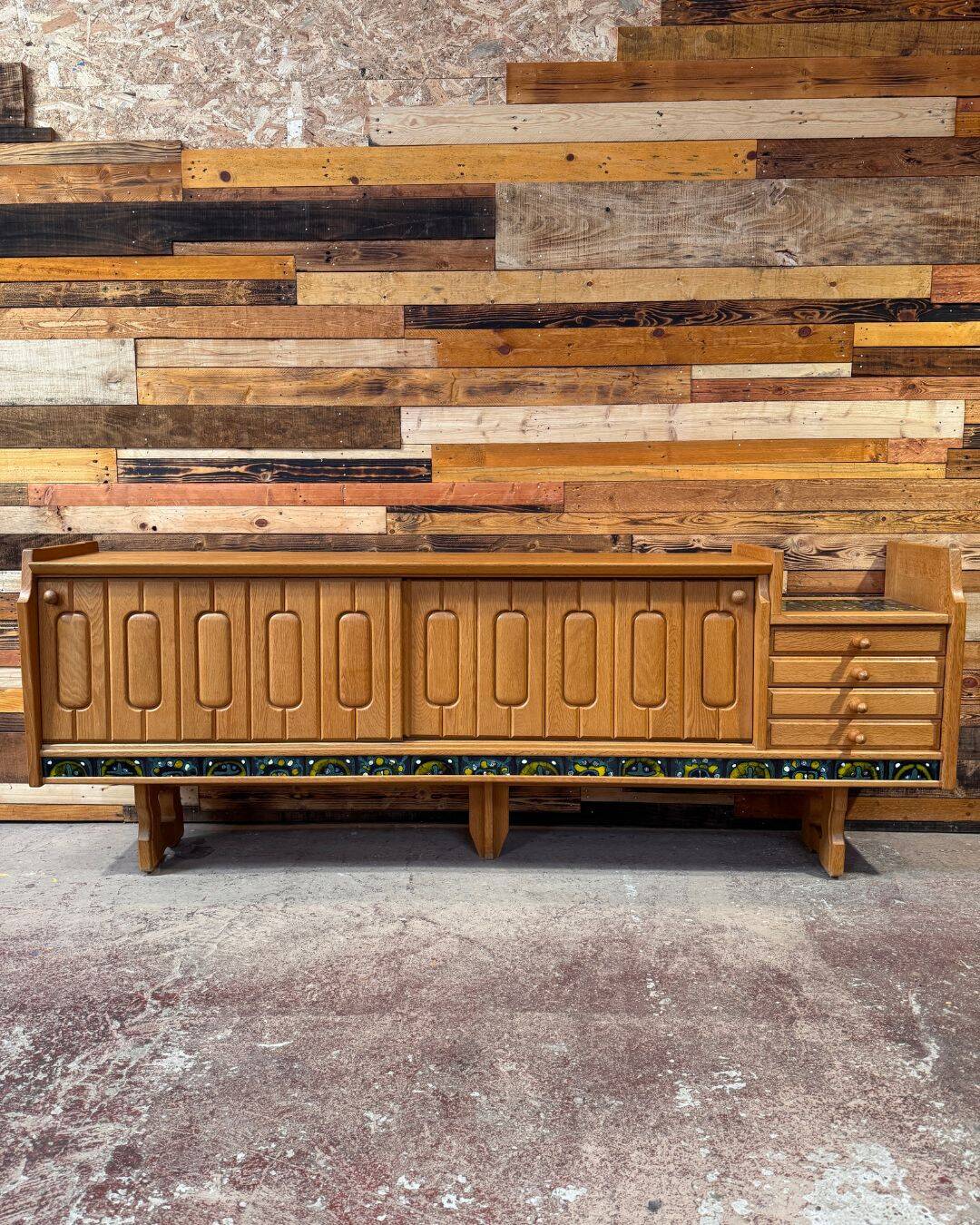 Enfilade “Simon” en chêne et céramique – Guillerme & Chambron