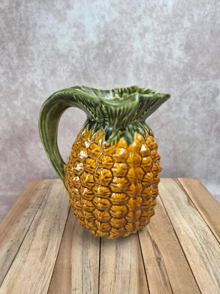 Vintage jug in majolica in the shape of a pineapple – decorative ceramic