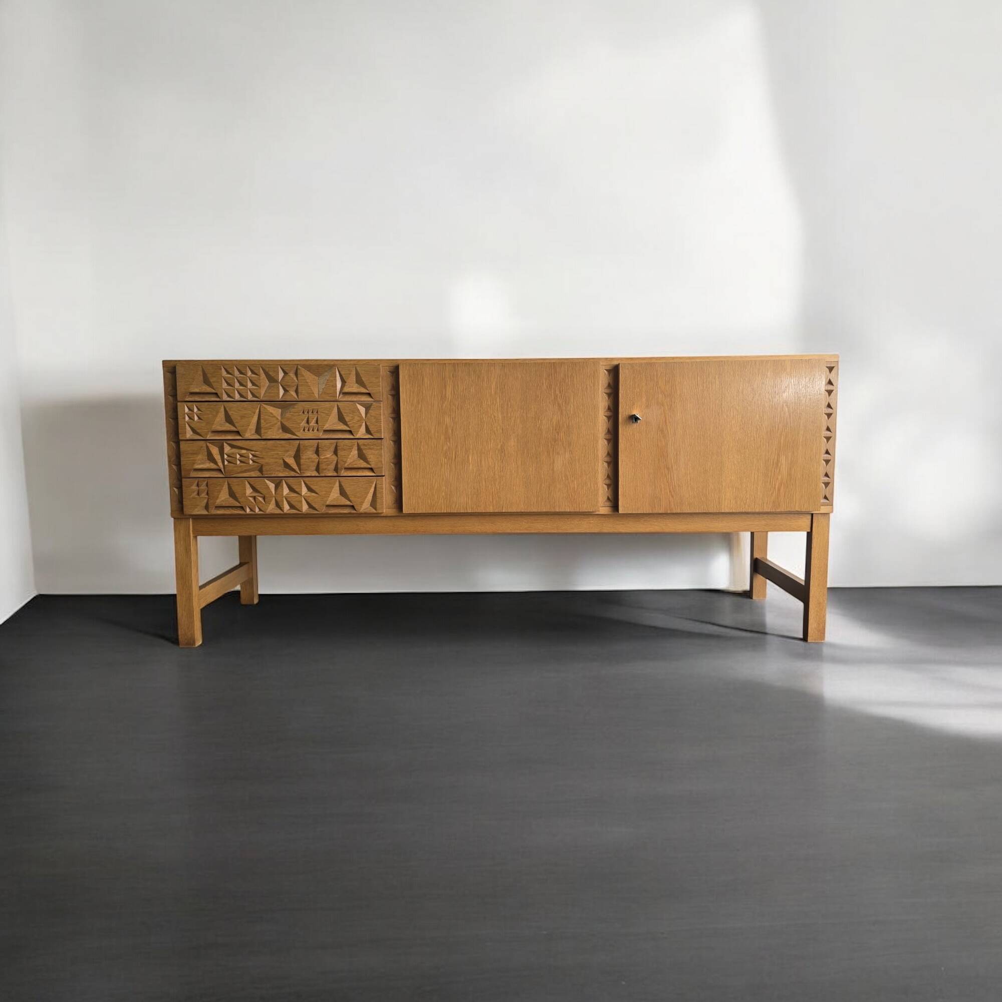 Vintage brutalist sideboard/buffet/chest of drawers