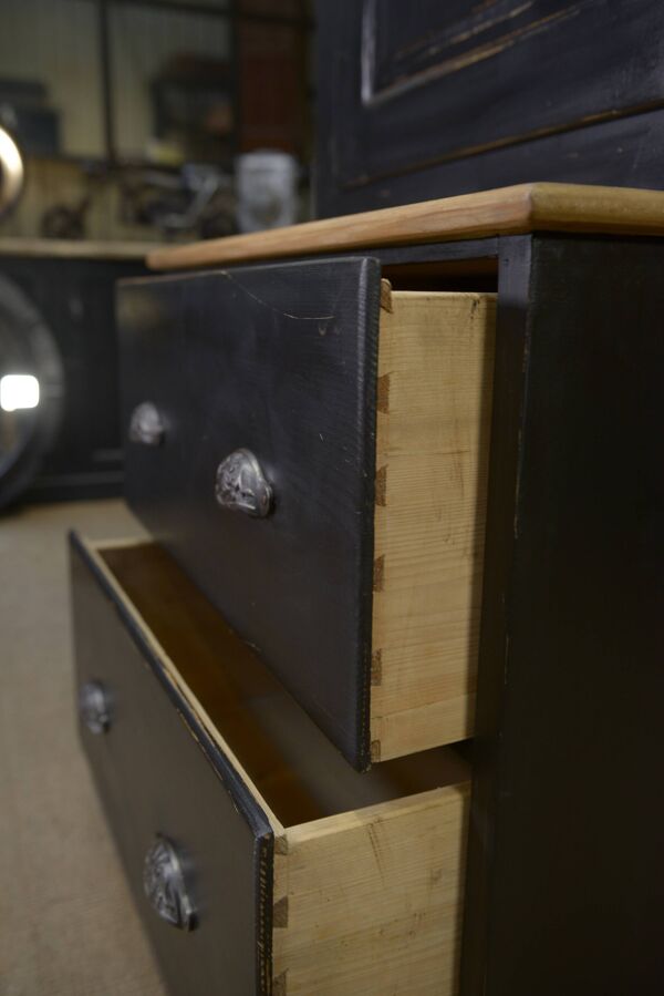 Petite Armoire à 2 tiroirs en sapin 1960