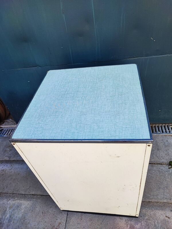 Meuble armoire de cuisine métallique