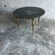 Table basse vintage en marbre noir et laiton