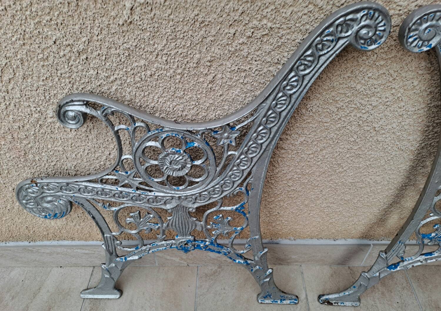 Paire de pieds de banc en fonte