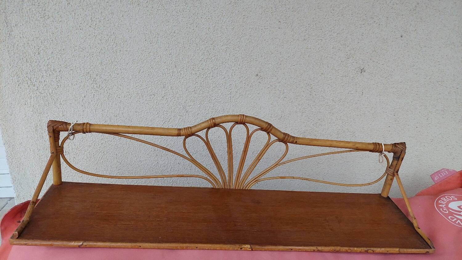 Étagère murale vintage en rotin