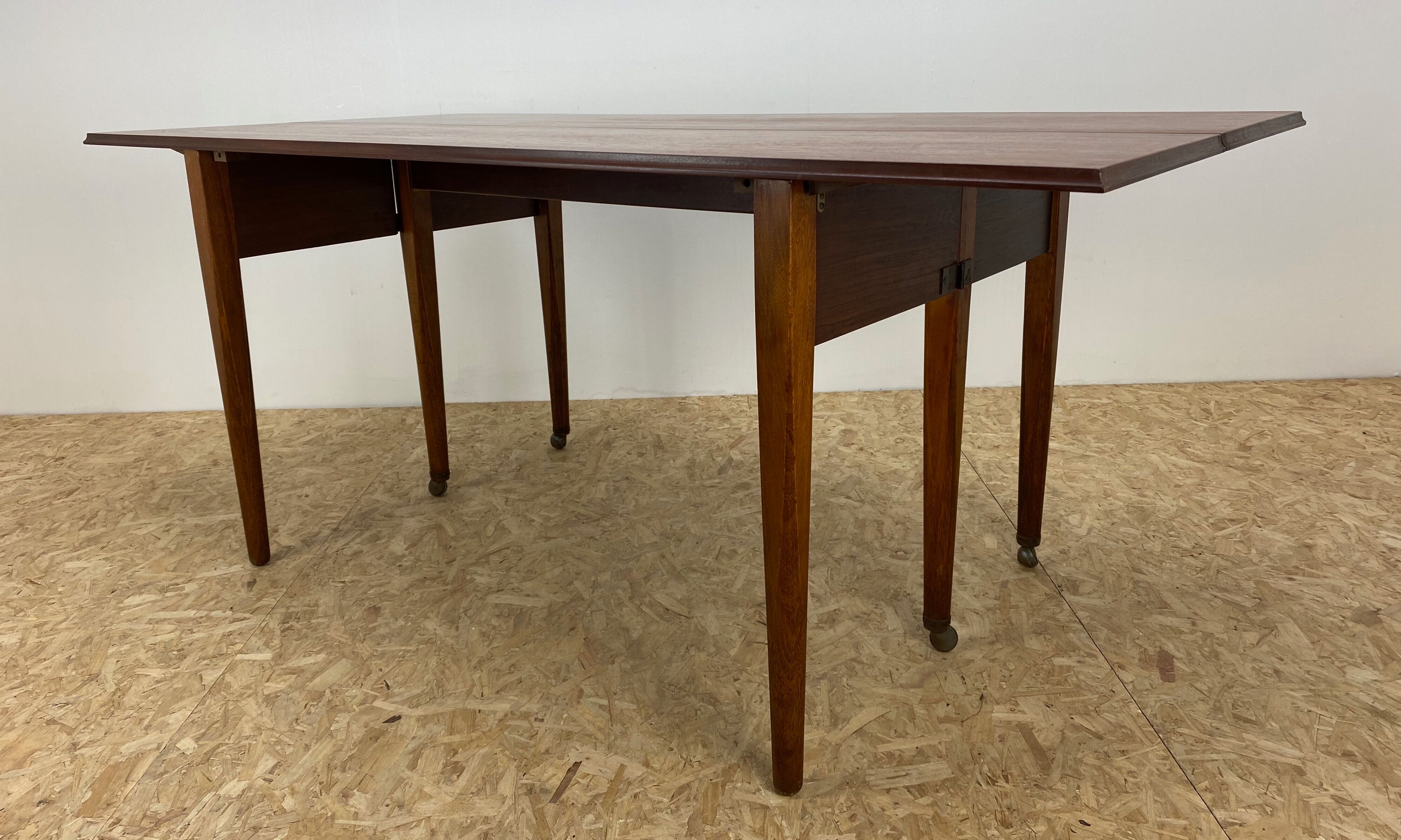 Table vintage du milieu du siècle