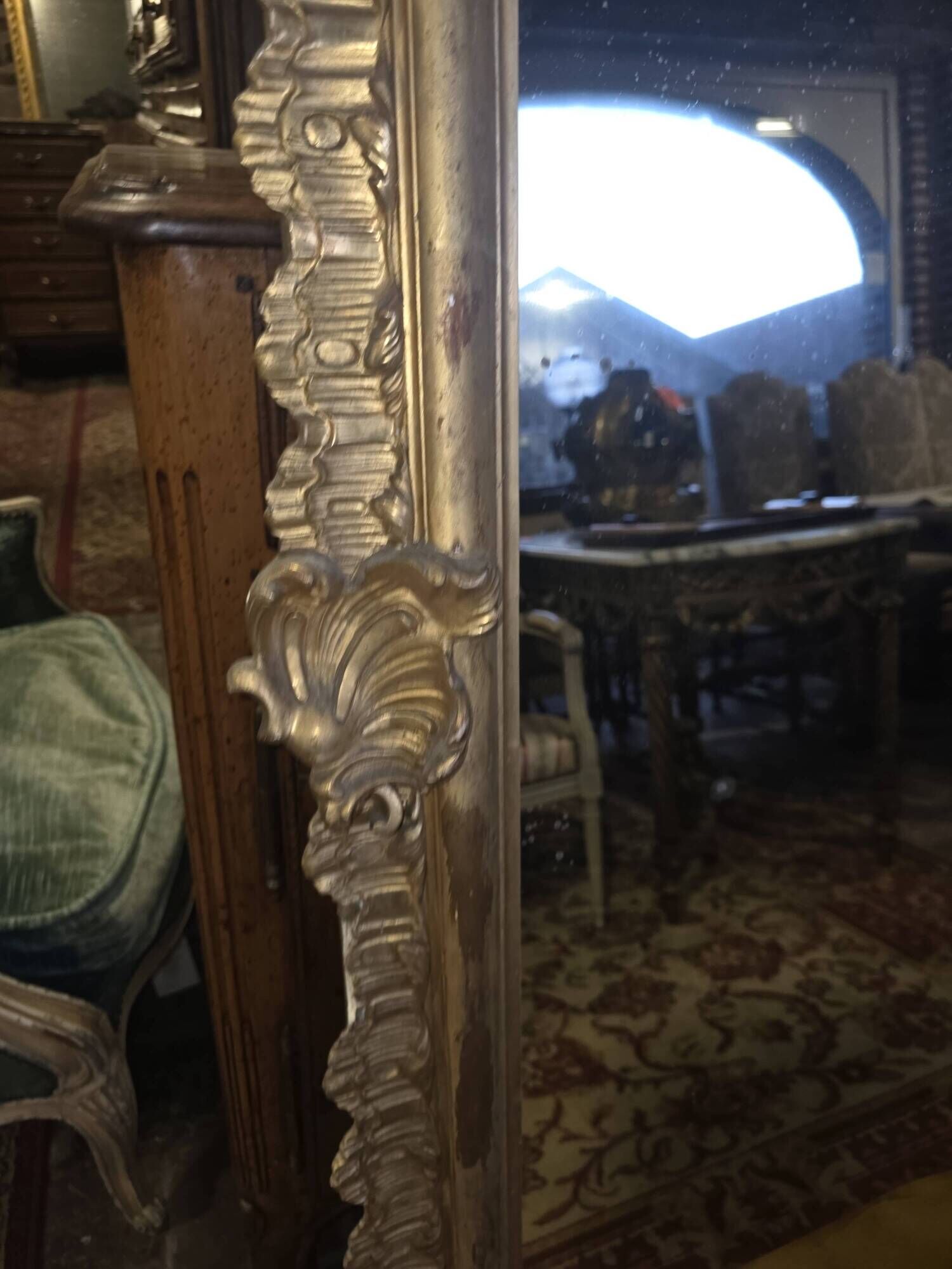 Miroir style Louis XV doré à la feuille d'or du XIXème, 181cm H