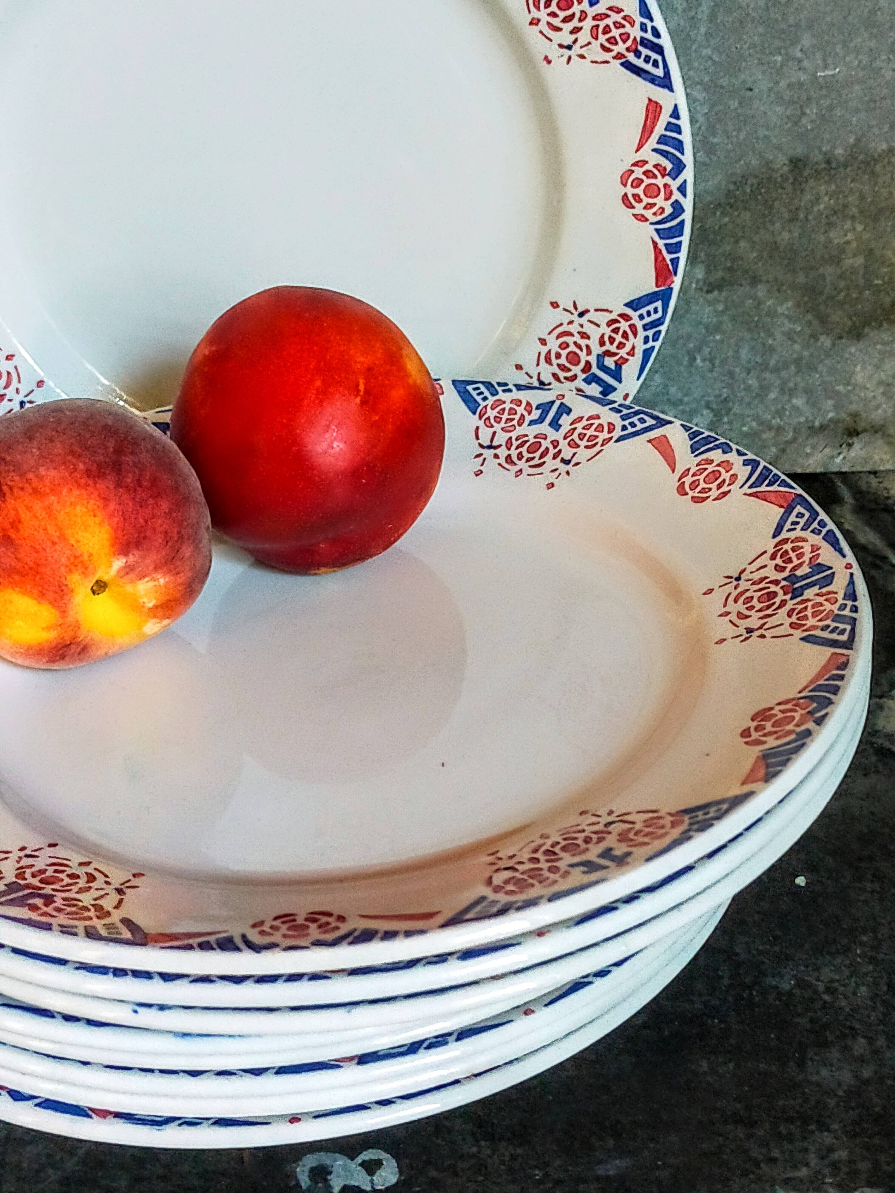 Nine Sarreguemines earthenware dessert plates, Brunoy service, 1940s