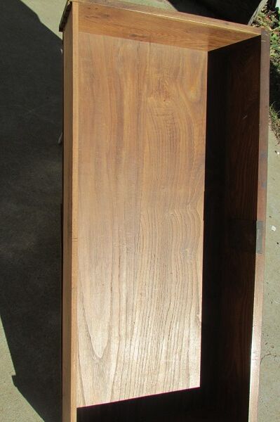 Louis Philippe chest of drawers in Elm and magnifying glass to Elm