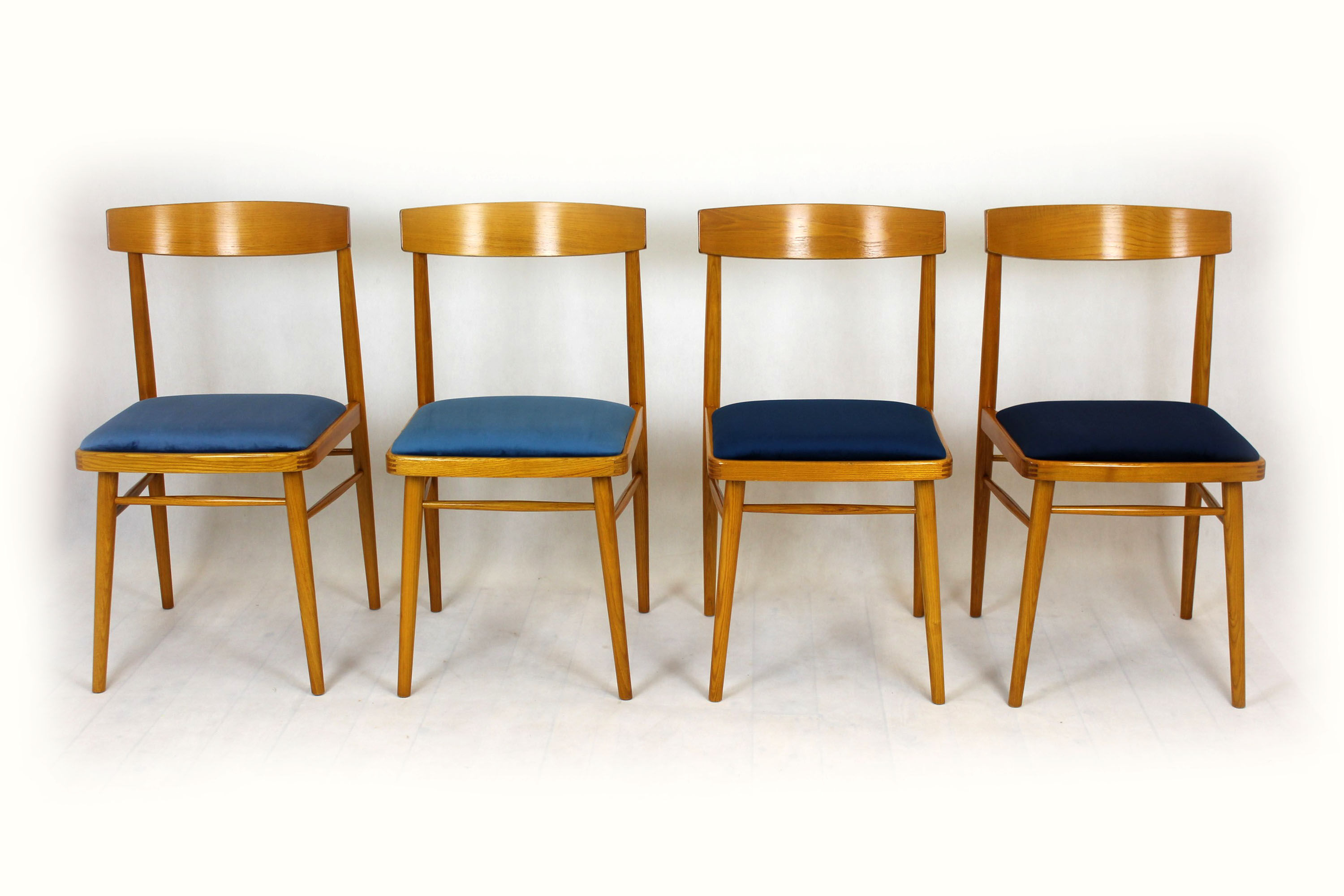 Chaises à manger par Ton, années 1960