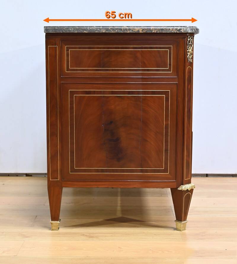 Rare mahogany commode, Louis XVI period – 2nd half of the 18th century.
