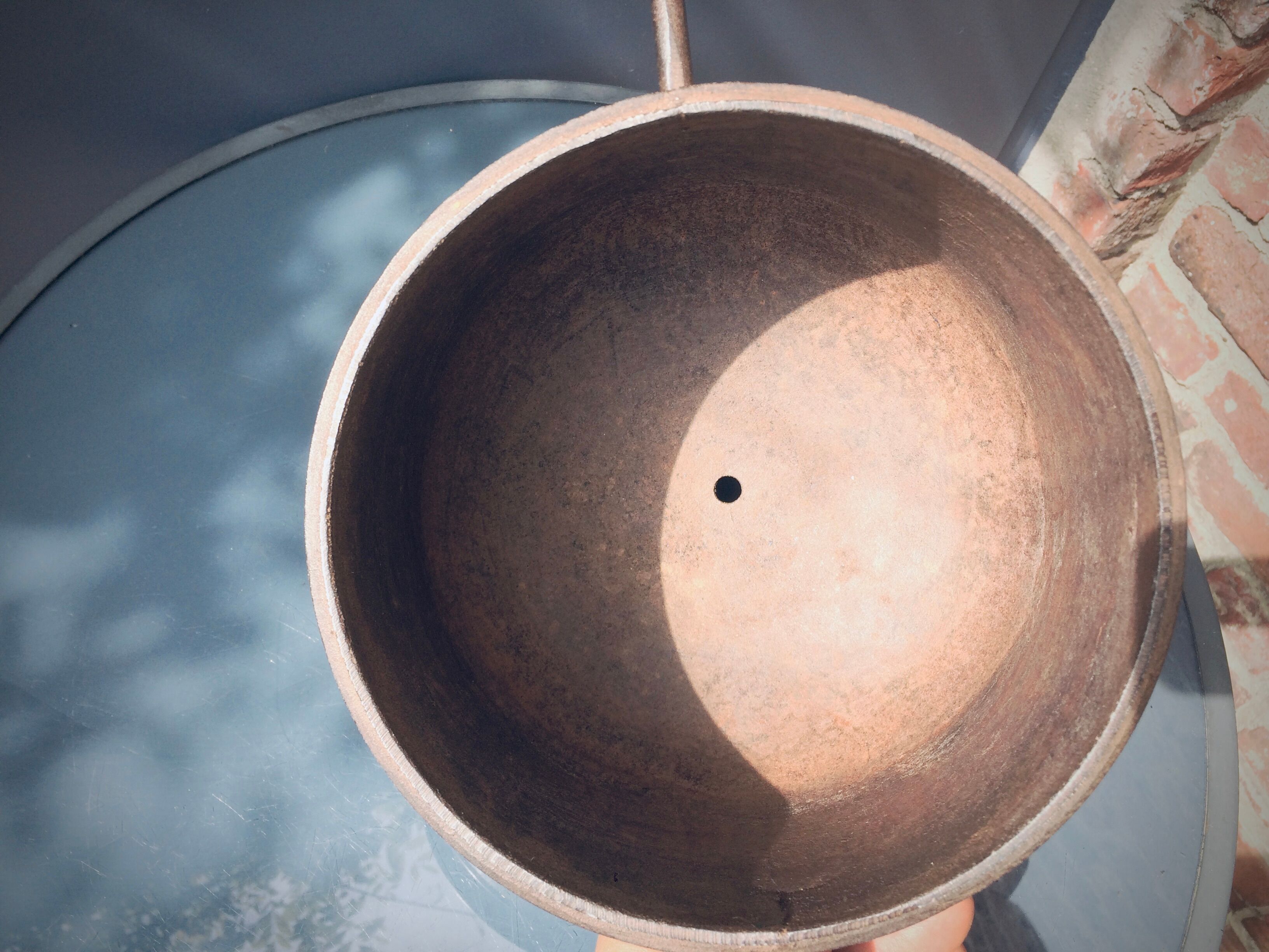 Cast-foot and cast-iron cauldron