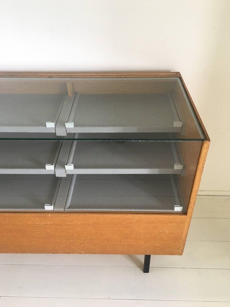 Store counter in oak and glass mid century showcase, 50 years