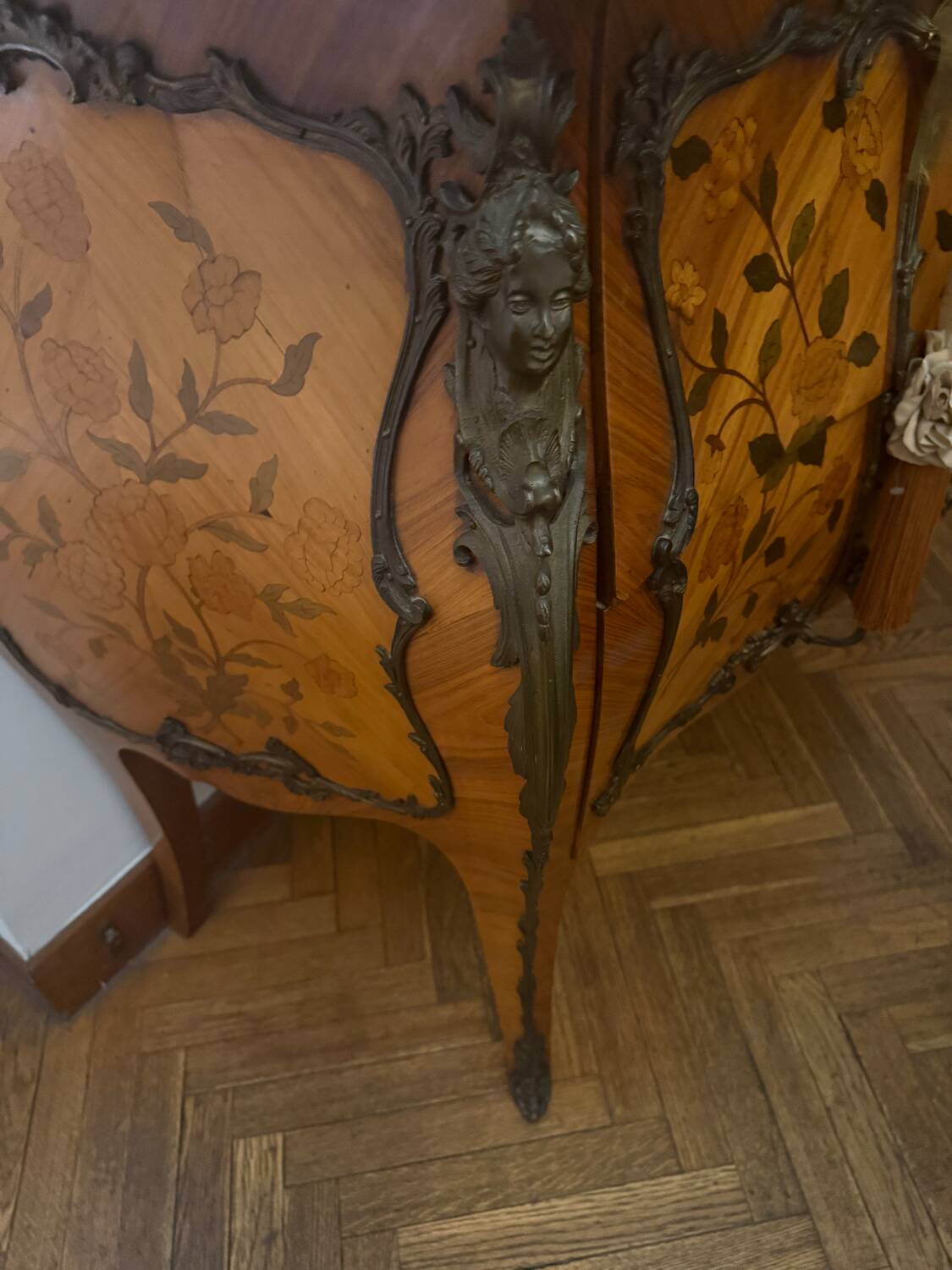 Curved chest of drawers in Louis XV / Napoleon III style