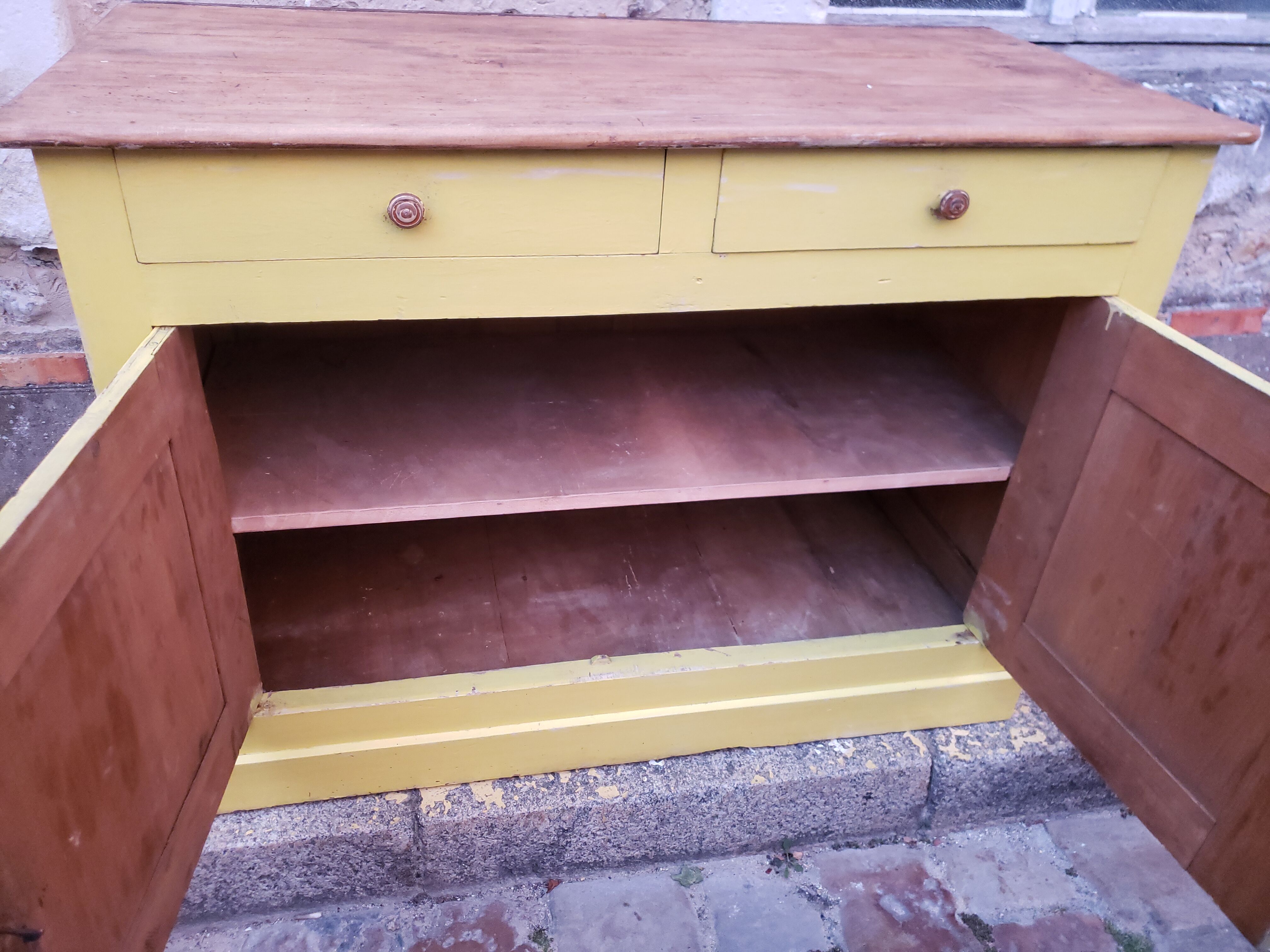 Lemon yellow country buffet