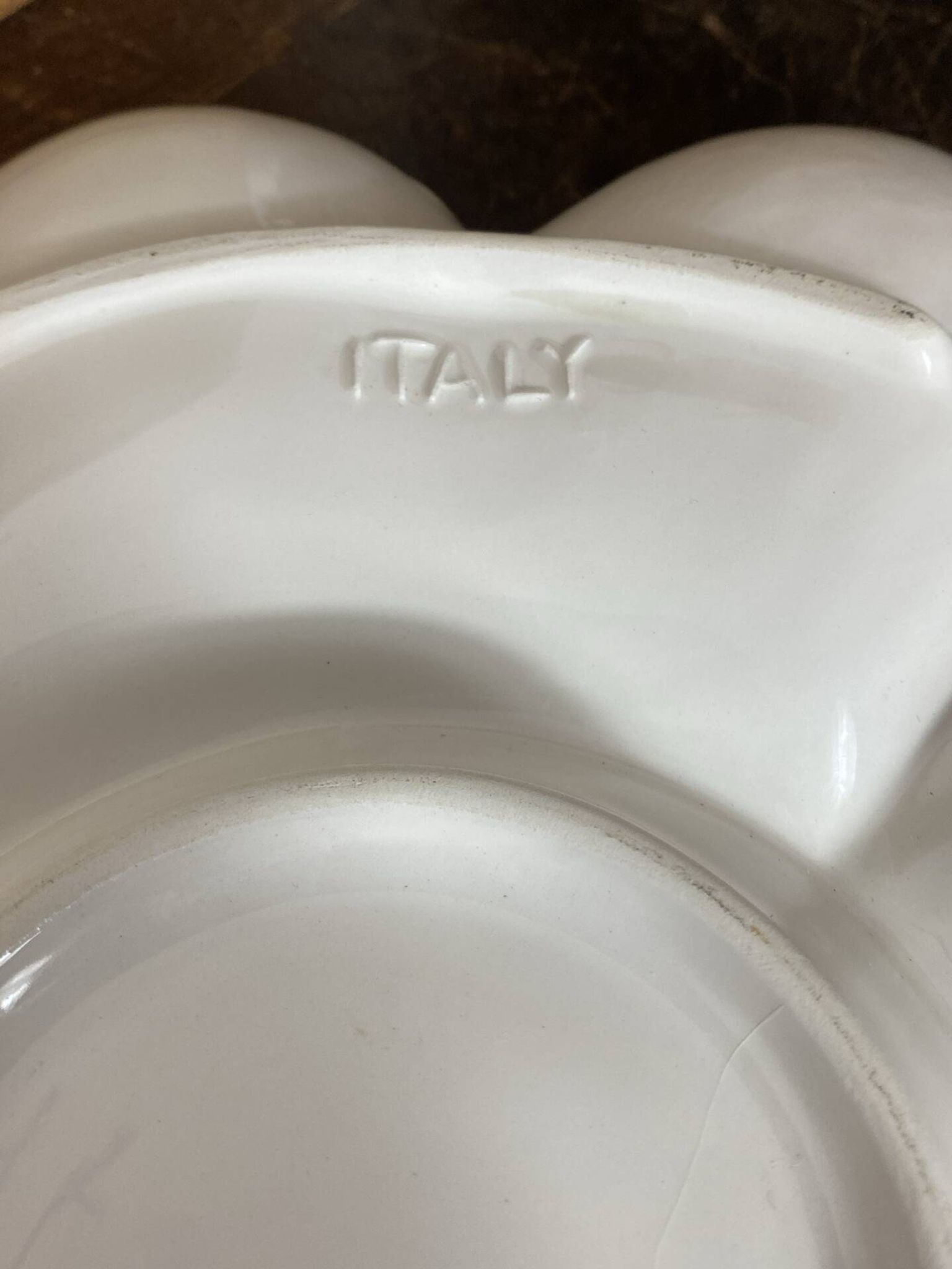 Plat compartimenté, grande fleur en céramique, Italie