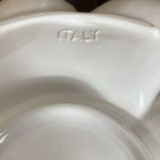 Plat compartimenté, grande fleur en céramique, Italie