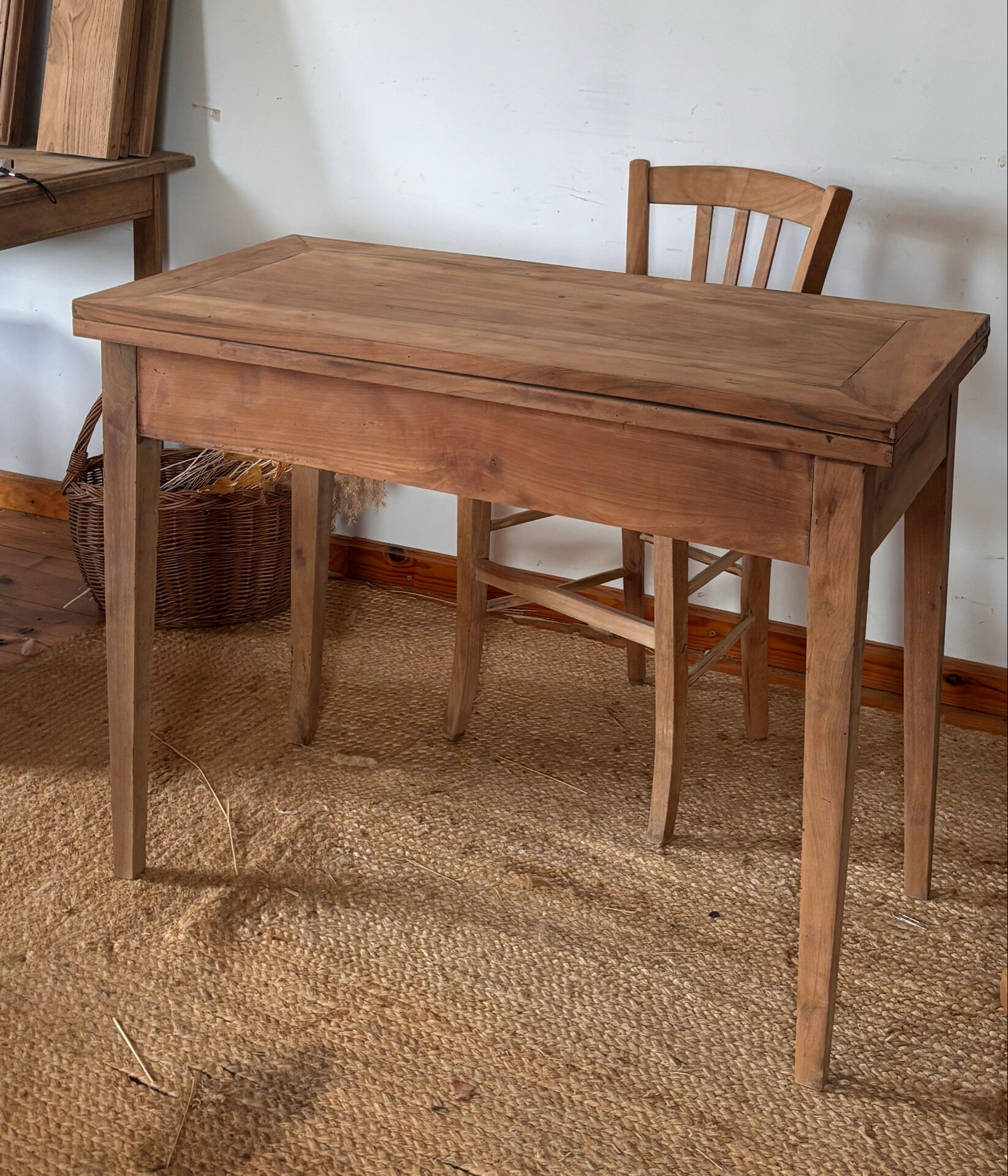 Table portefeuille ancienne extensible en bois massif brut