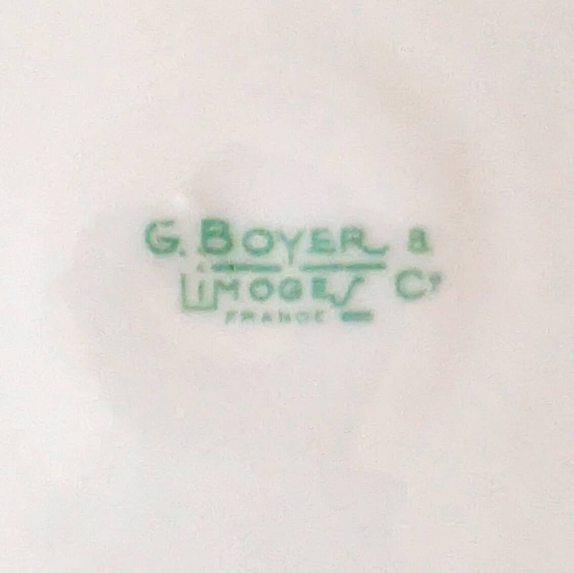 Round Limoges porcelain platter by Georges Boyer, 28.5cm diameter