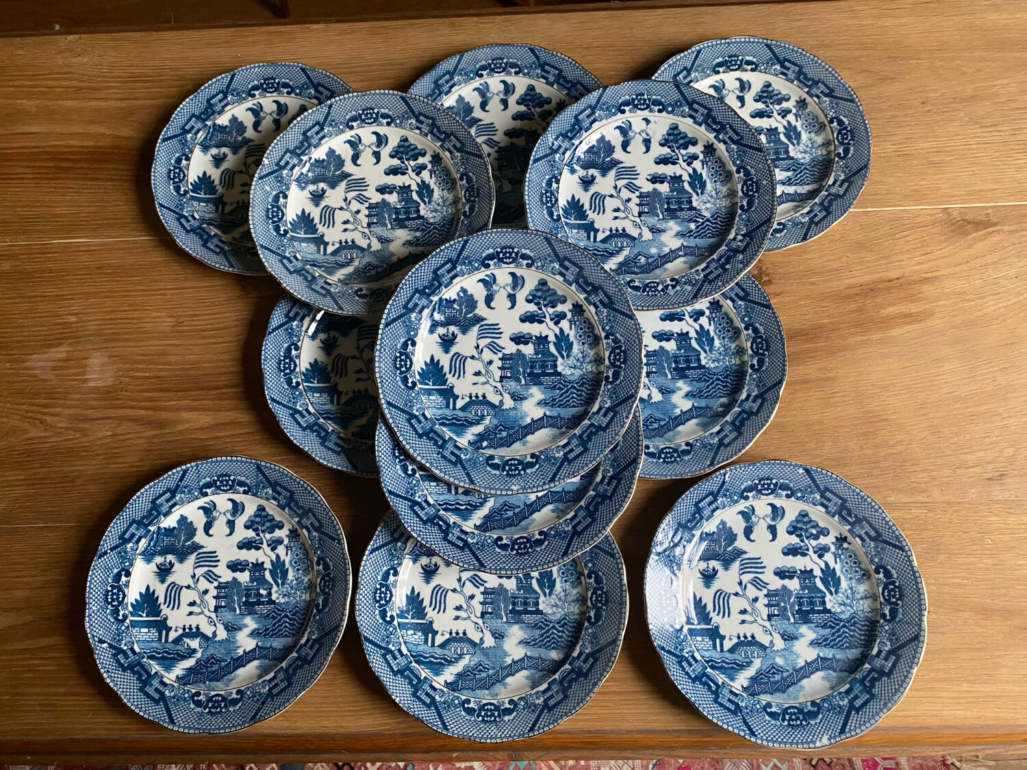 Blue Willow dessert plate service