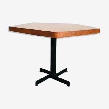 Table par Charlotte Perriand