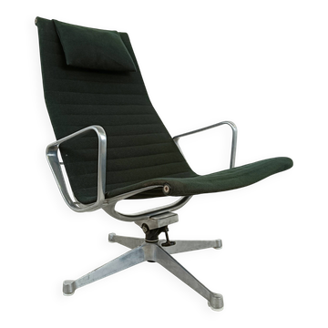 Charles & Ray Eames EA124 Lounge chair in black fabric, 1970s