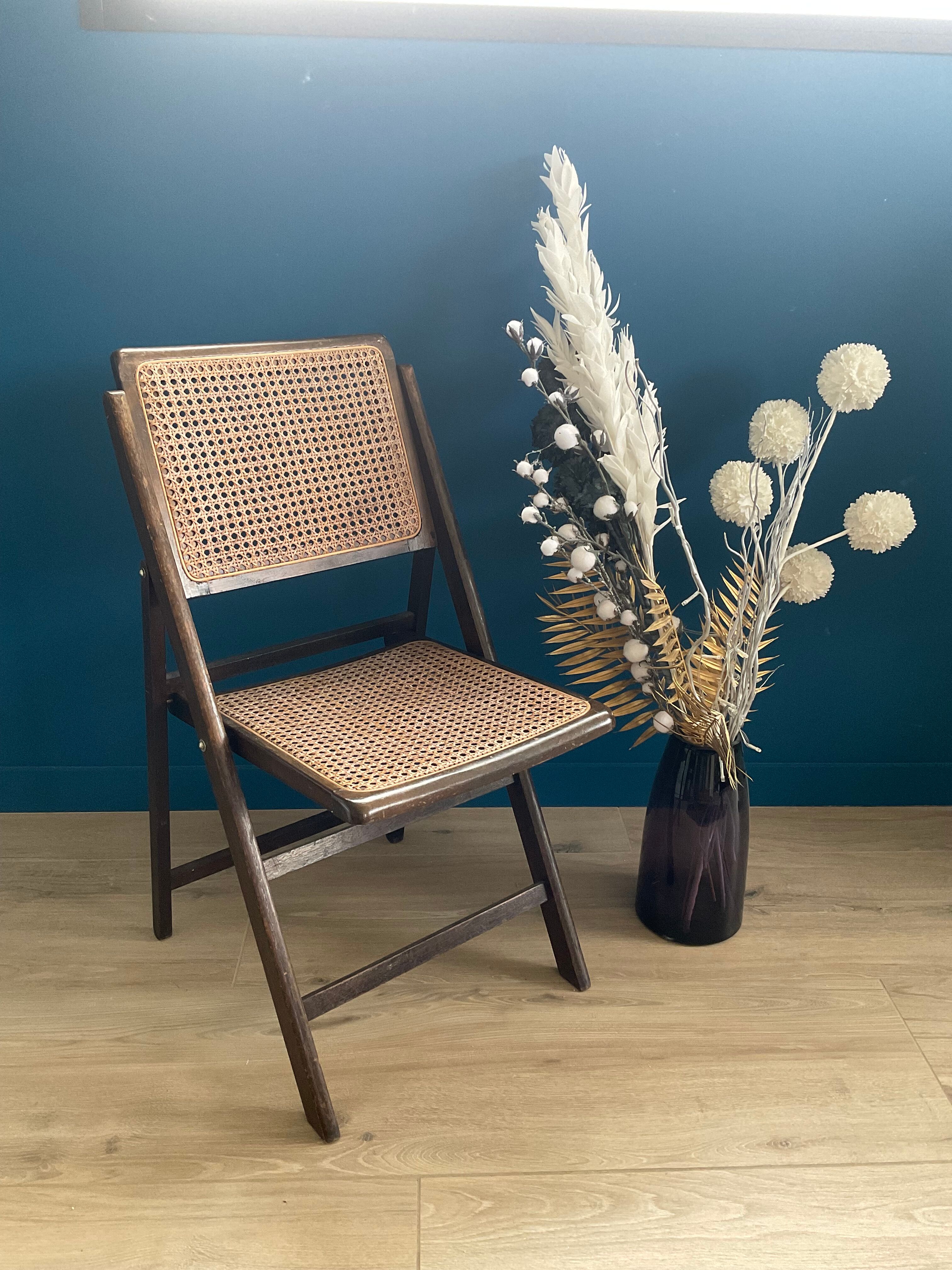 Chaise vintage avec estampille fabricant