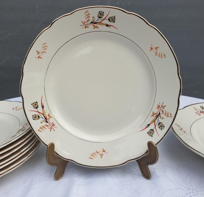 Set 8 plates and dish Villeroy & Boch Mettlach tulips 1940
