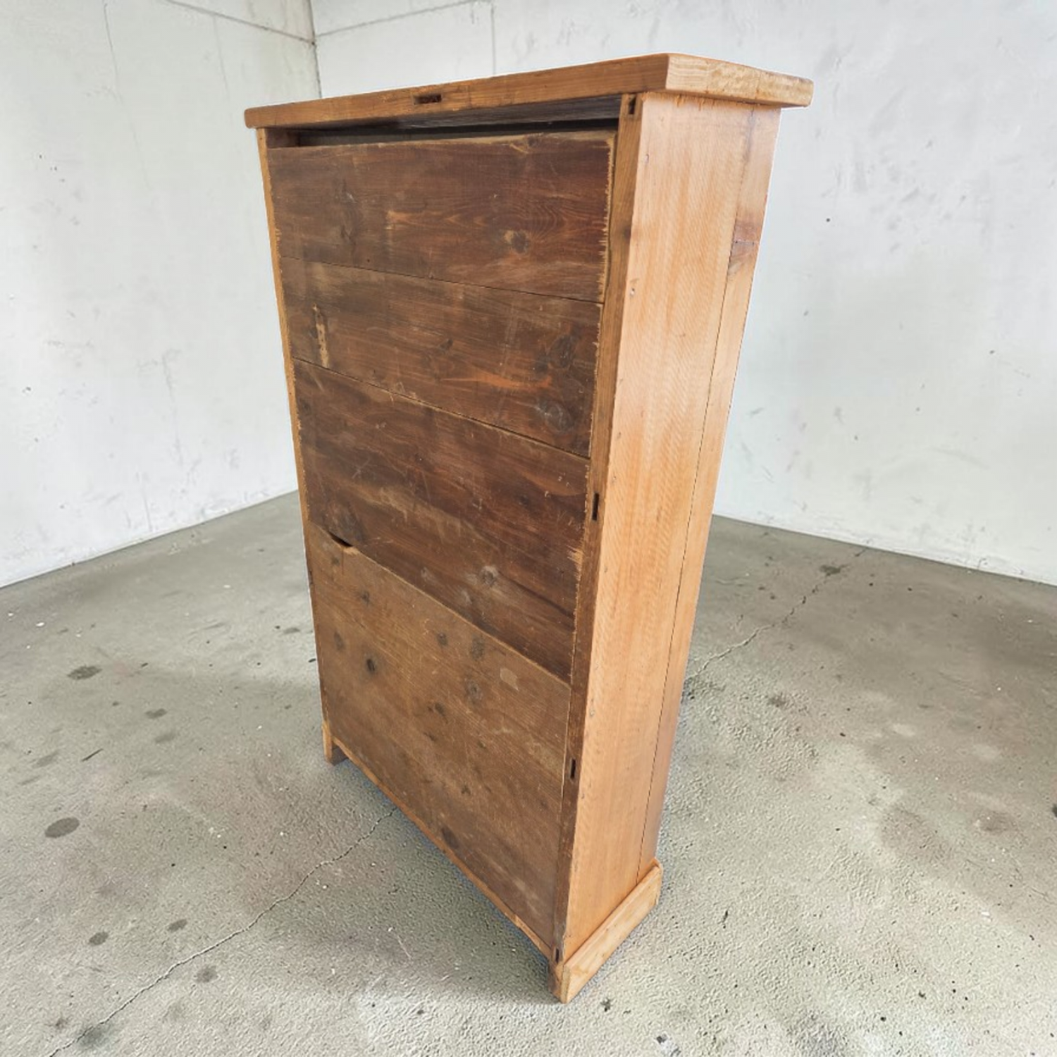 Cardboard maker's furniture