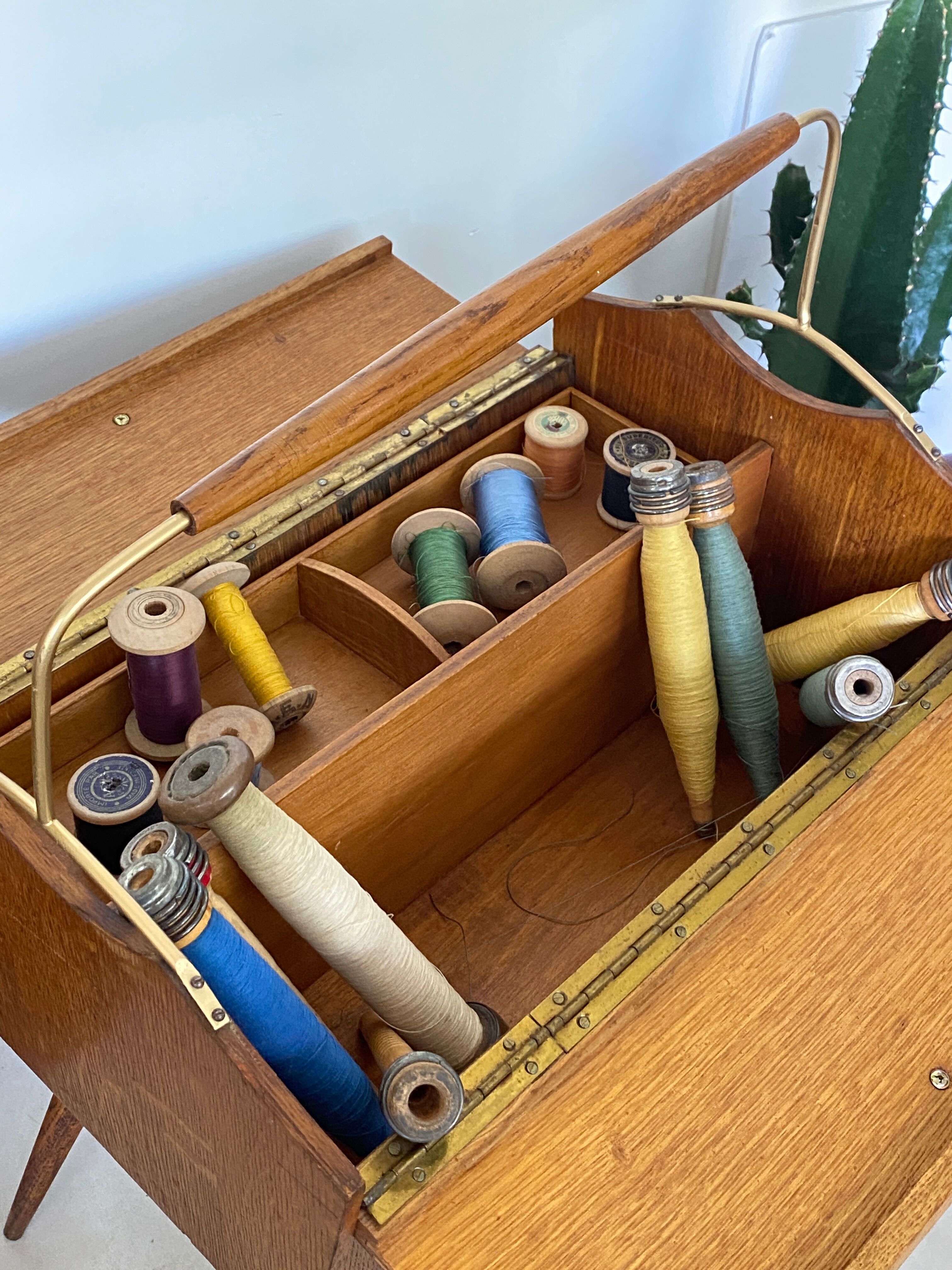 Vintage worker compass feet