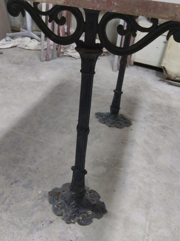 Table de camelot en fonte et marbre