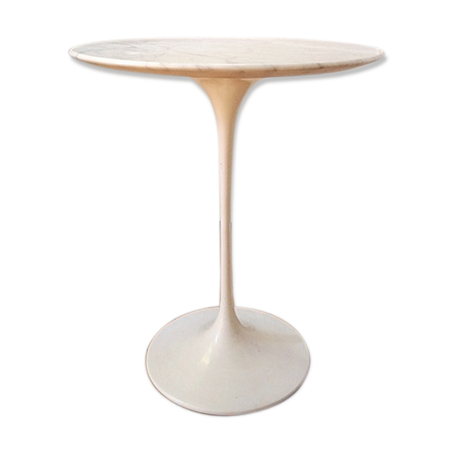 Pedestal table by Eero Saarinen for Knoll