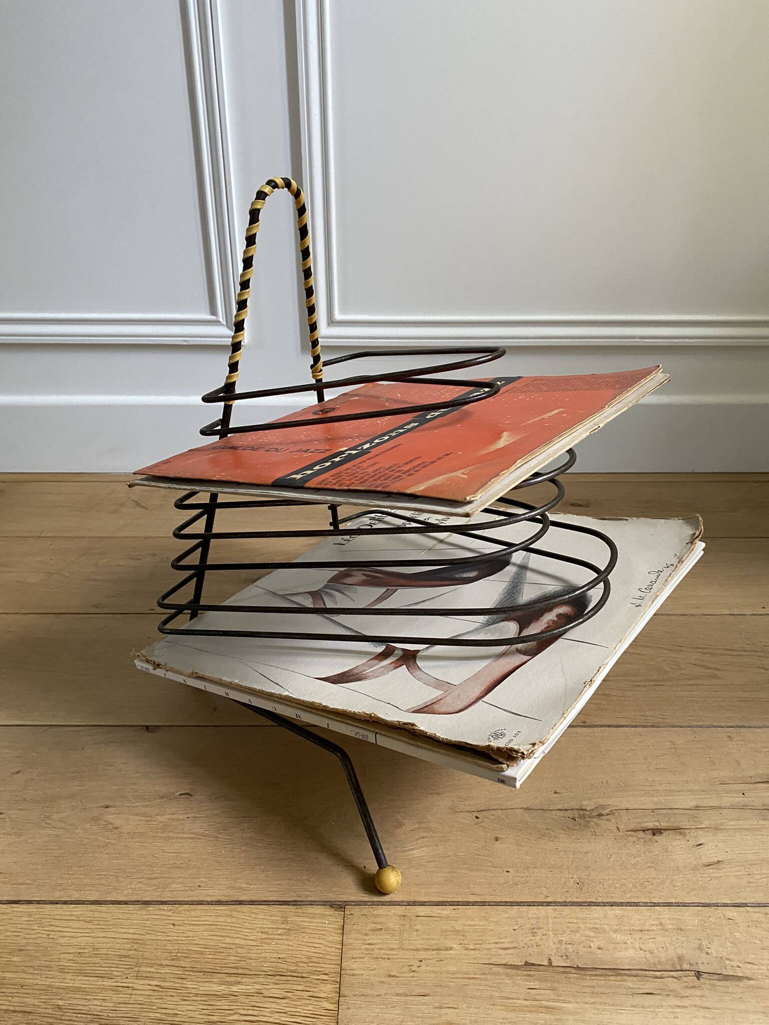 Black metal vinyl record holder and yellow scoubidou from the 60s