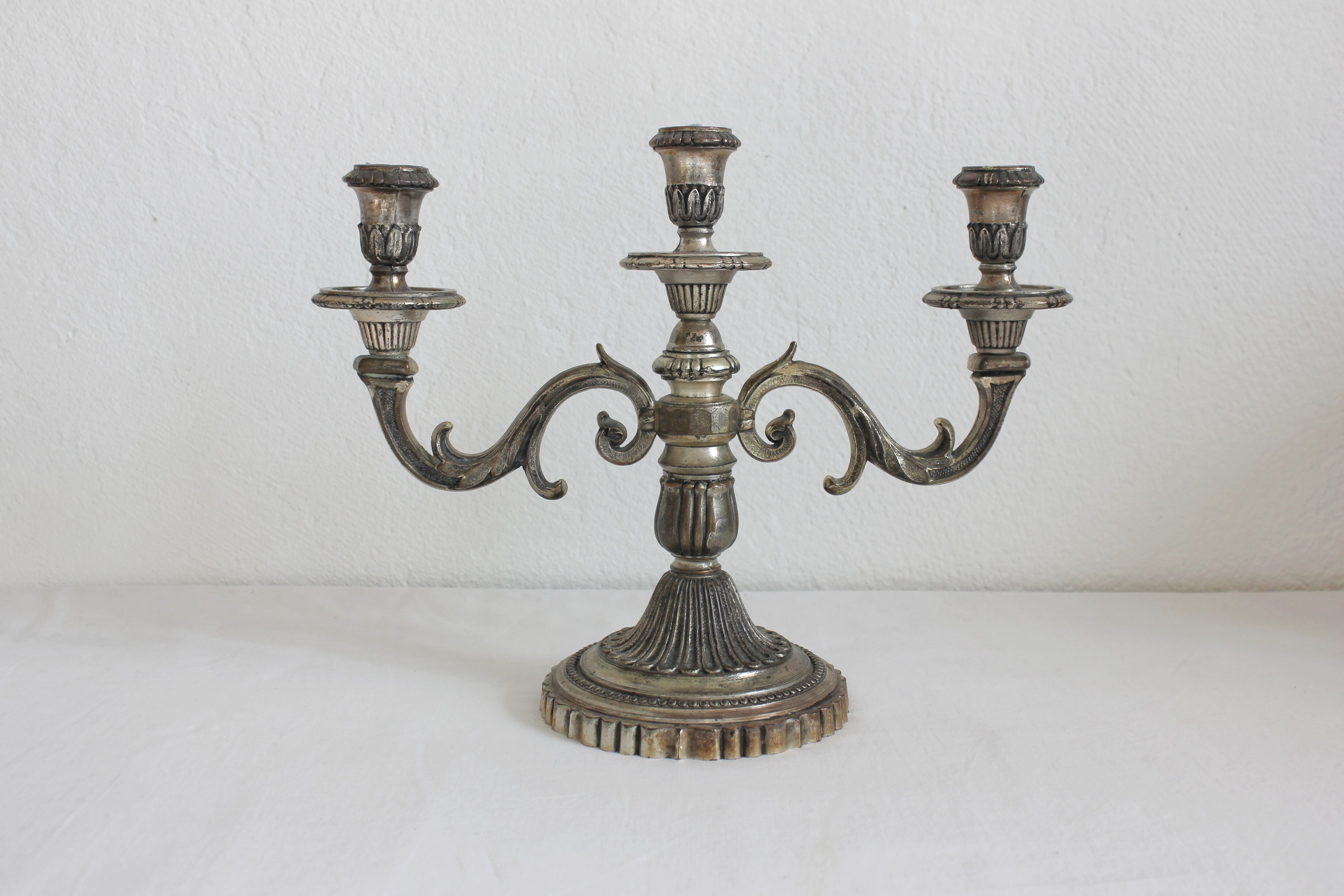 3-spoke candlestick in silver metal