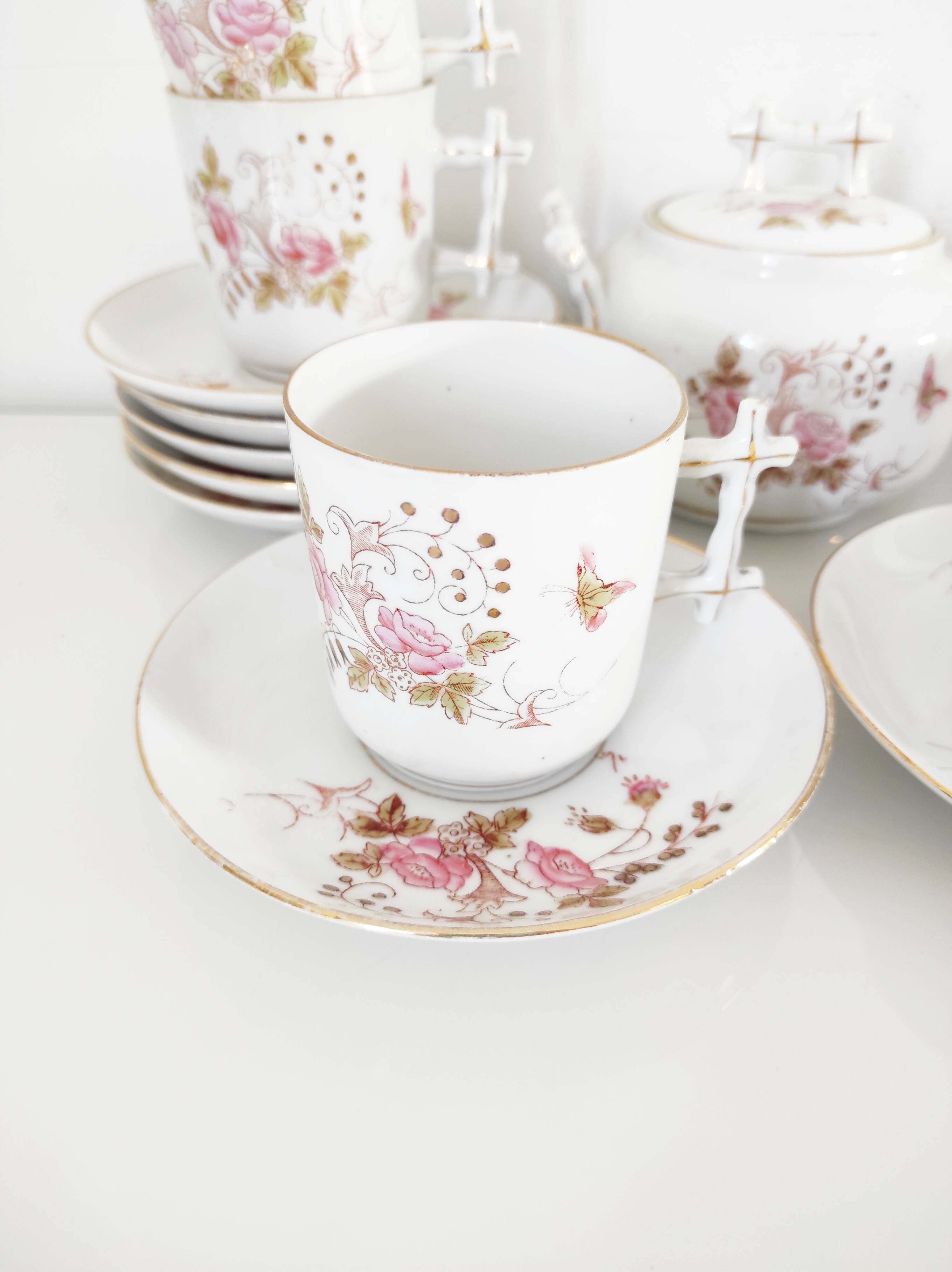 Porcelain coffee service for 8 people with bamboo handles.