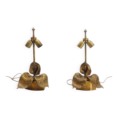 Paire de lampes florales en laiton martelé, travail français brutaliste