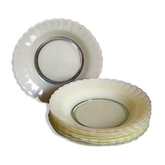 Huit assiettes creuses Duralex verre peint années 60