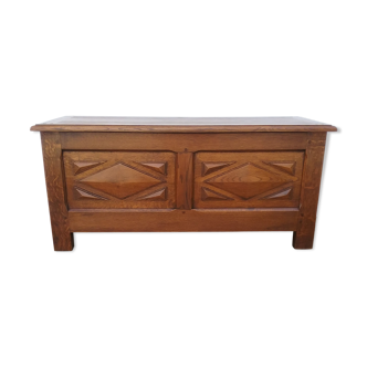Chest in oak