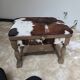 Tabouret coffre vintage en bois et peau de vache