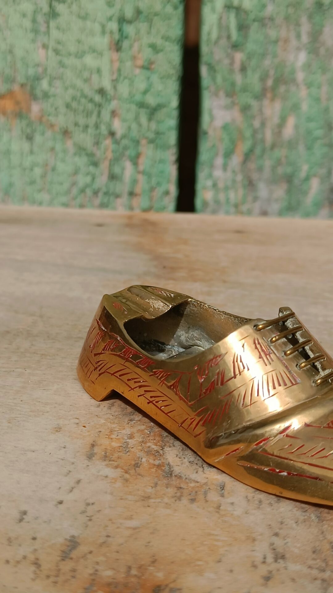 Cendrier vintage en laiton forme chaussure